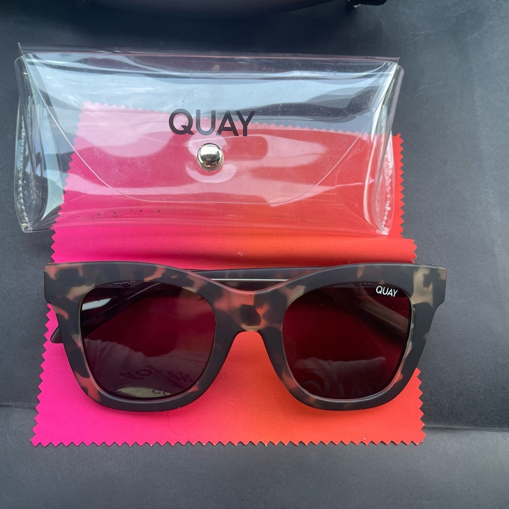 Quay Sunglasses Camo Tort/Black Lens